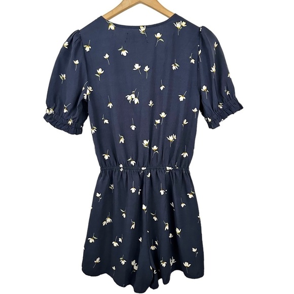 URBAN OUTFITTERS Surplice Smocked-Sleeve Romper - Picture 5 of 11